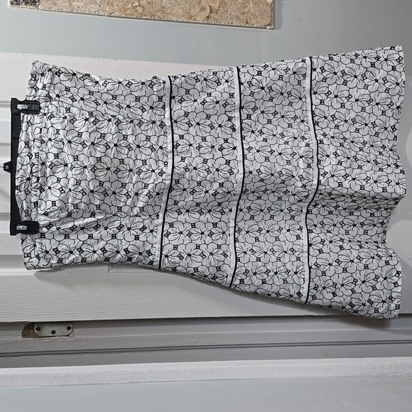 Autograph Dresses & Skirts - Autograph Black & White Floral Dress Size 14